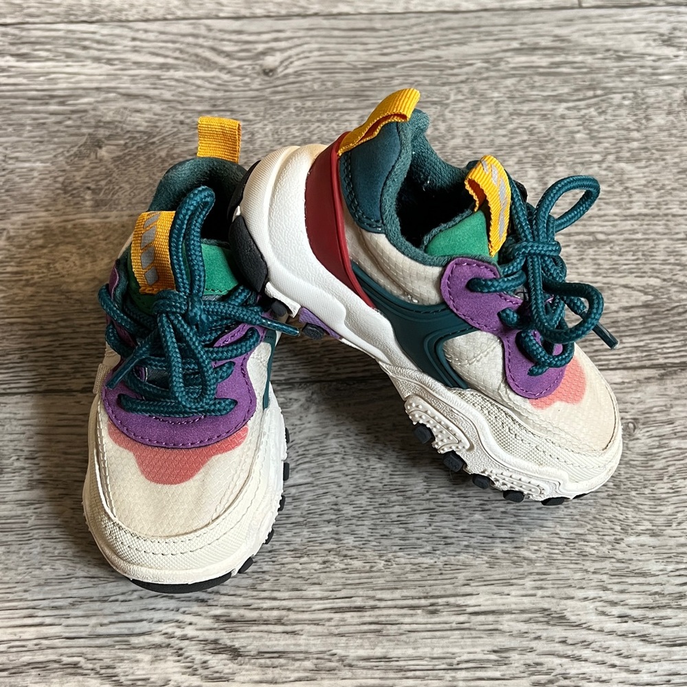 Streetwear sneakers